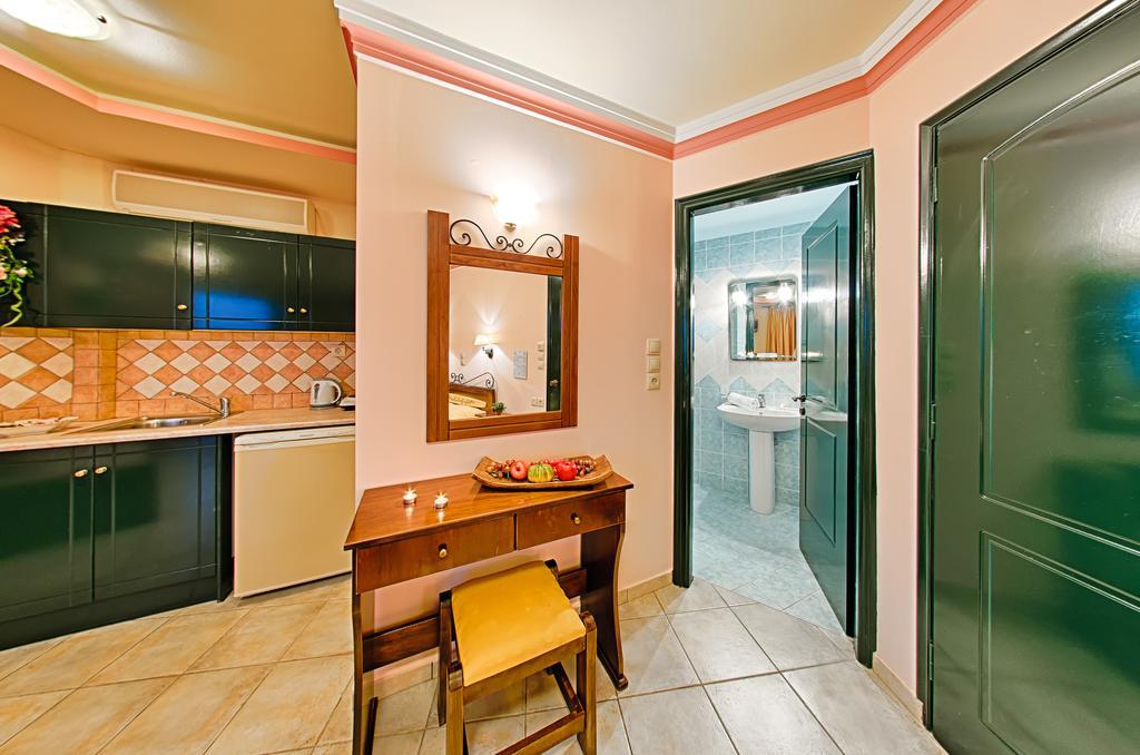 Harmony Hotel Keri Chambre photo